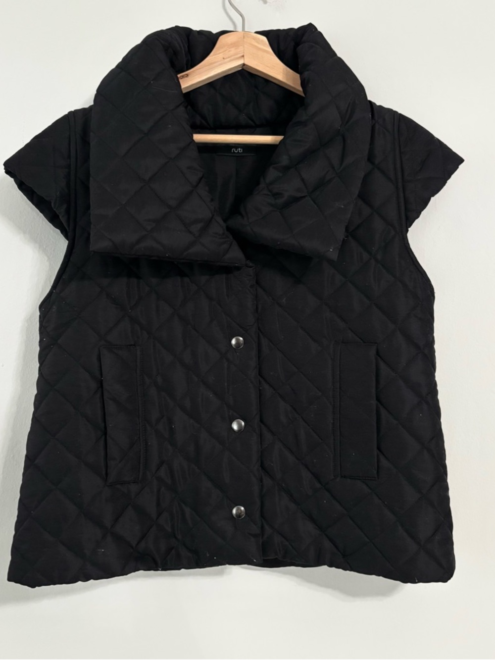 RUTI Black Quilted Puffer Vest Button Up Jacket